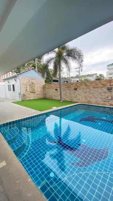 Pool Villa Pattaya Phratumnak C1 - 4 bedroom - Chambres d’hôtes Jomtien