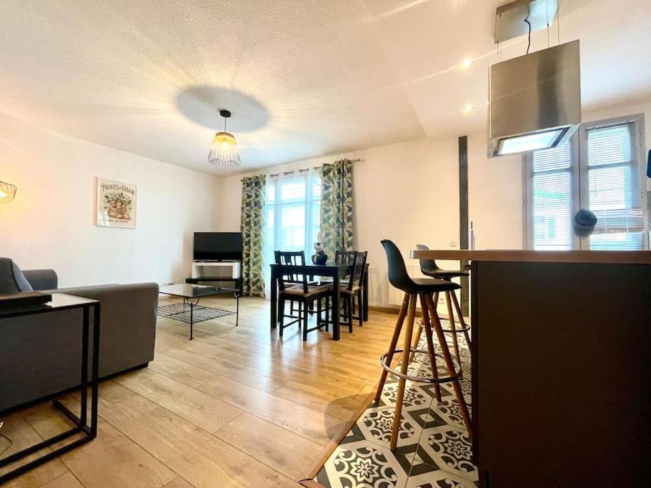 147 - Vue Cité Médiévale et Parking - Ferienwohnung Carcassonne