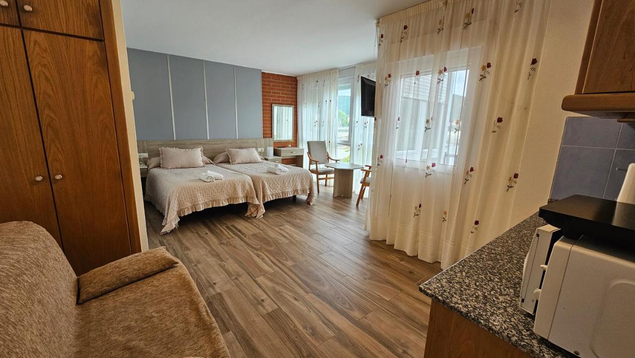 Deluxe Tweepersoonskamer met 2 Aparte Bedden en Uitzicht op Zee