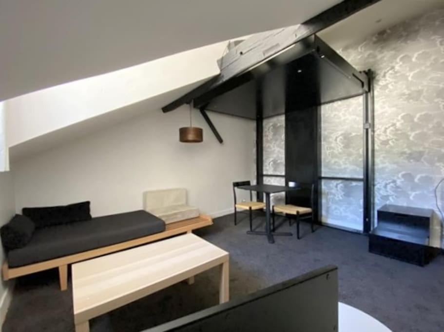 Superbe studio avec terrasse - Cathédrale - B&B