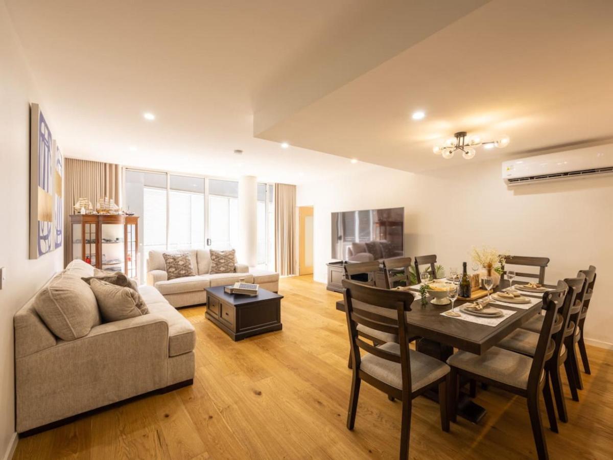 Luxury 4BR Cozy Home Pool, Gym, Sauna, wParking at CBD - B&B Brisbane