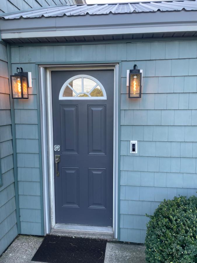 Lake Erie waterfront home with classic game arcade - B&B North East