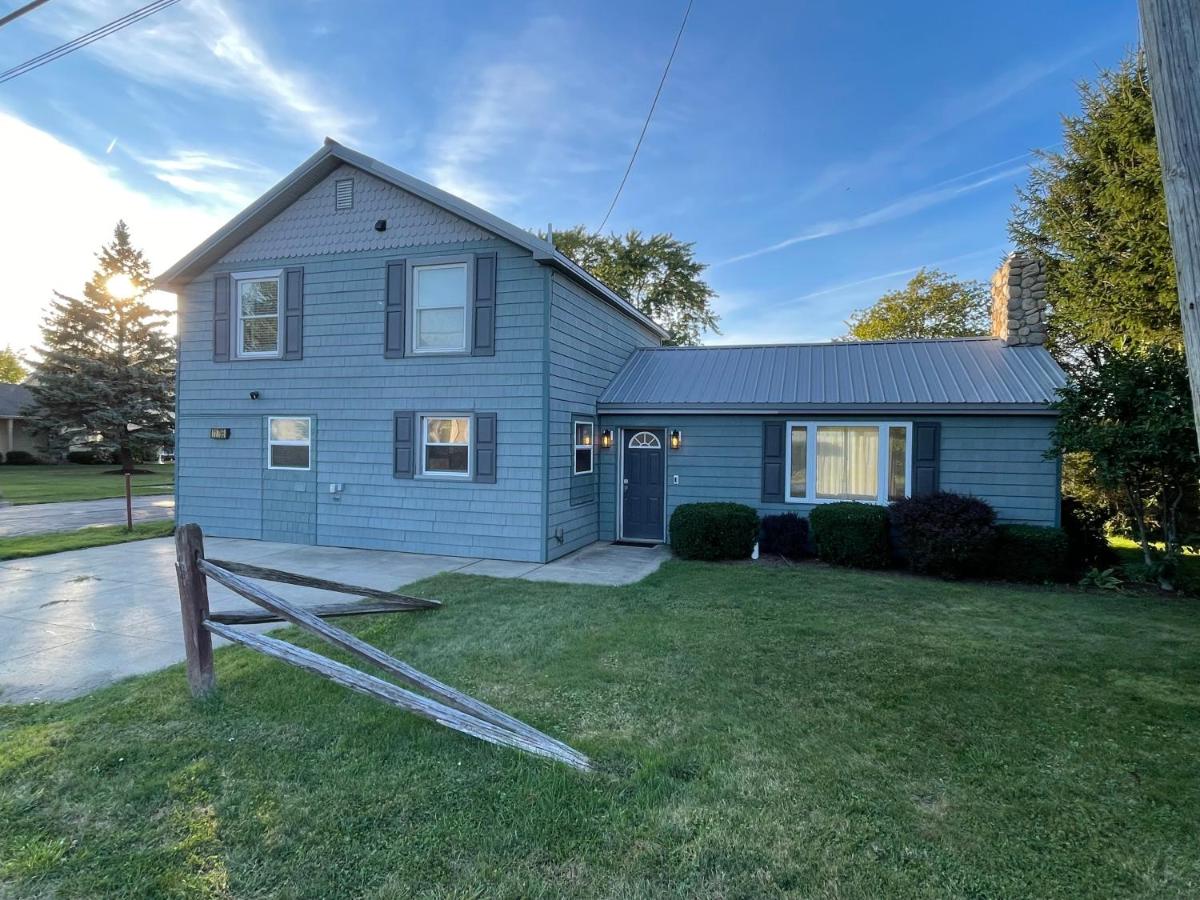 Lake Erie waterfront home with classic game arcade - Chambres d’hôtes
