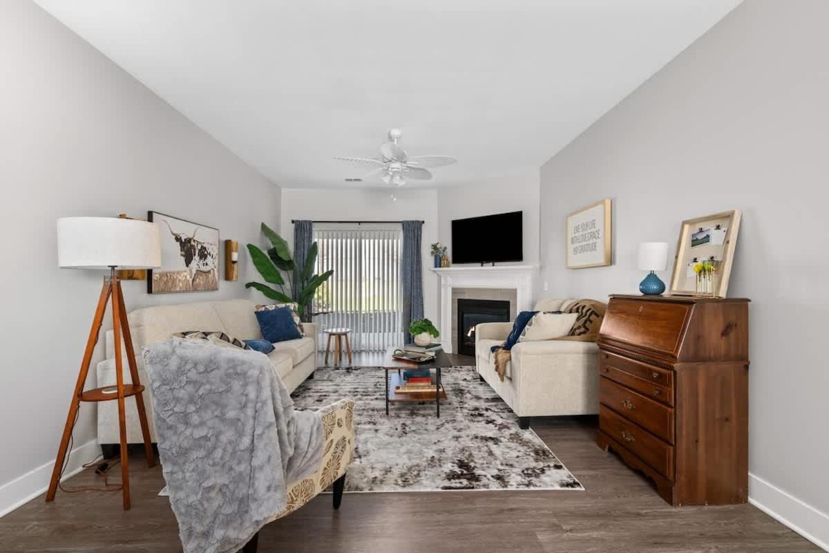 Brand New 2 Bedroom Condo - Ferienwohnung Bettendorf