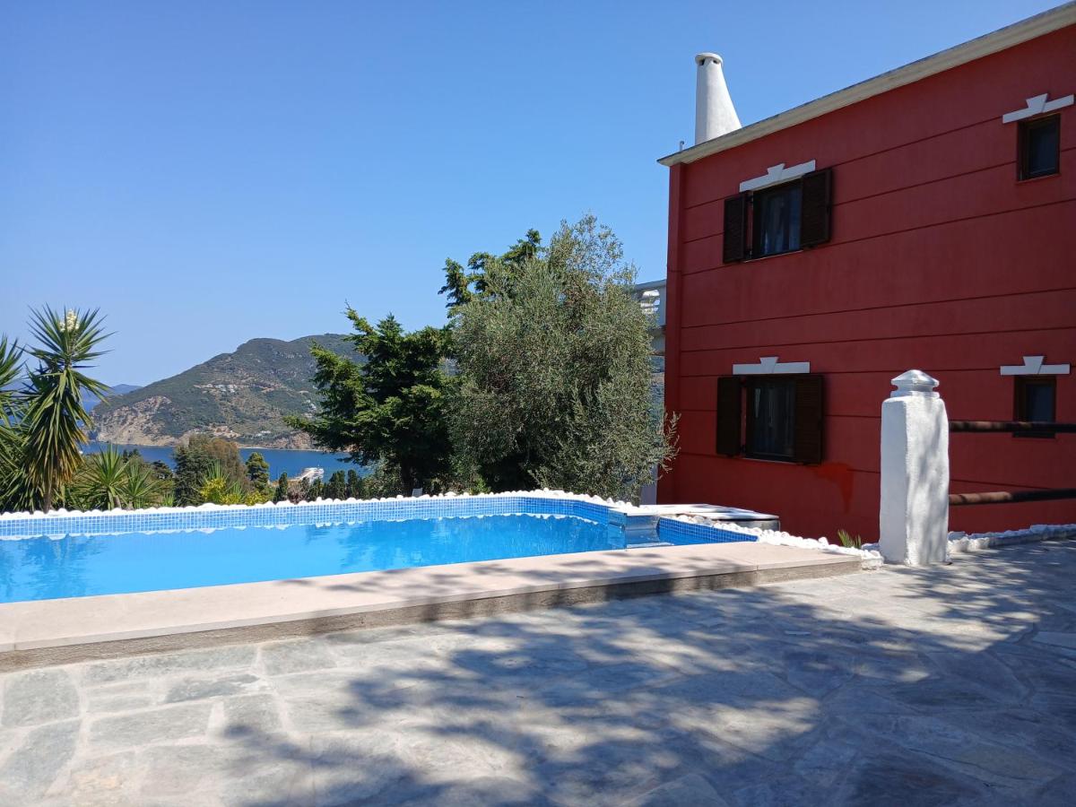 Villa Aspalathus Red, Pool and Panoramic Views to fulfil your Aegean memories - Chambres d'hôtes Skópelos