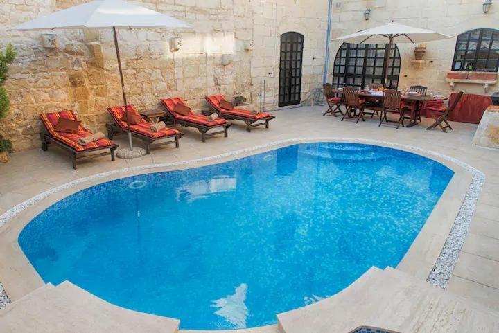 Id-Dwejra House of Character with private pool and Jaccuzi - B&B