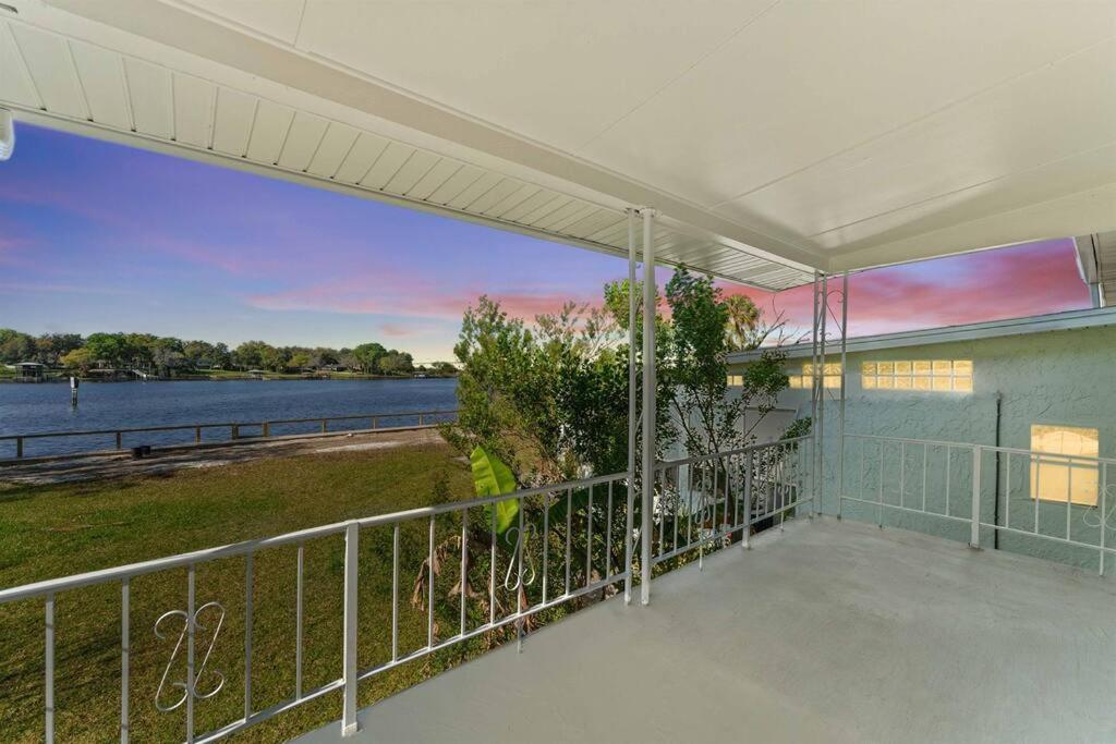 Riverside Retreat Waterfront, Fishing, Parks Music - B&B