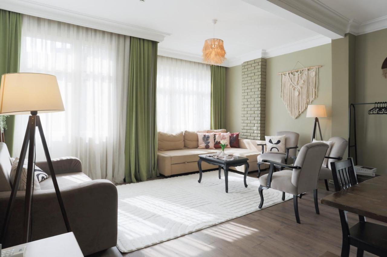 Triplex In the Heart of Taksim for Big Groups and Familes - B&B