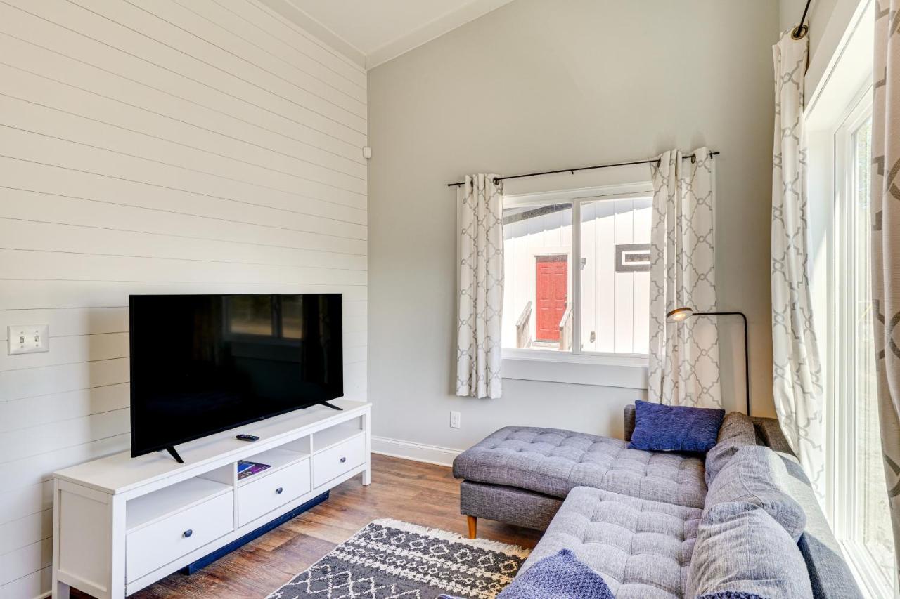 3 Mi to Duke Downtown Durham Cottage! - Bed and Breakfast Durham