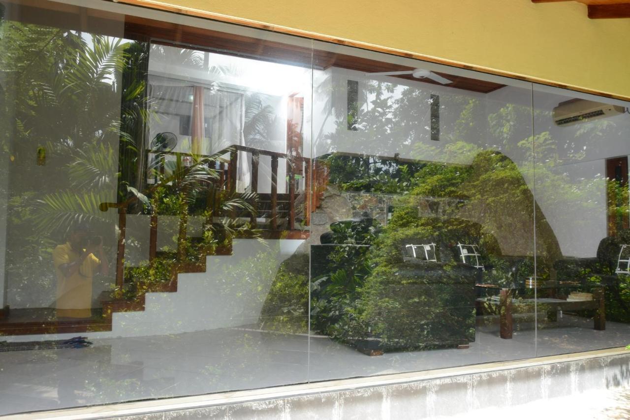 Queen Room with Garden View