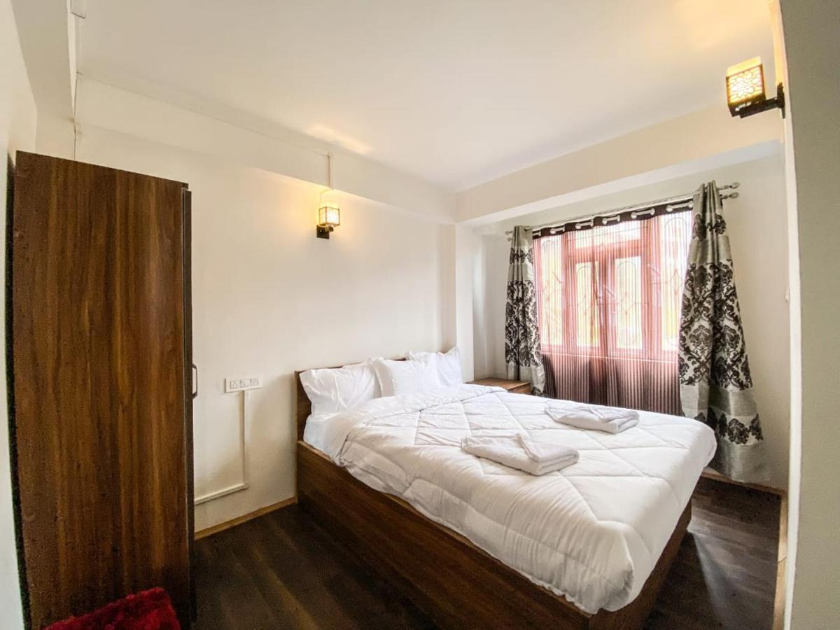 Deluxe Double Room (2 Adults + 1 Child)