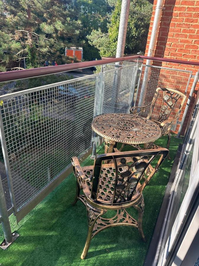 Two Bedroom Apartment - Chambres d’hôtes Slough