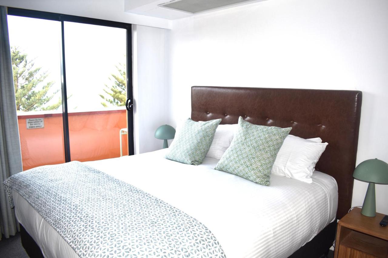 Two-Bedroom Apartment with Ocean View and Balcony