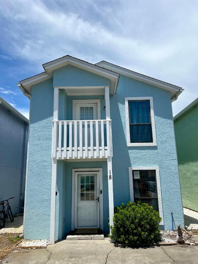 Cozy Two-Bedroom Cottage-5min walk to beach! - B&B Panama City Beach