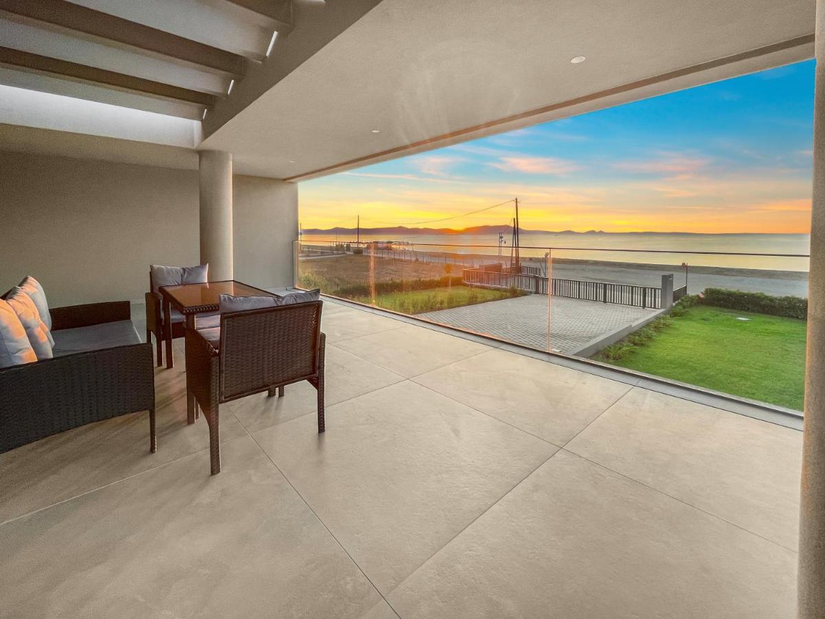 Sun and Sea Apartment - Beachfront, 2 Bedrooms with Sea View & Garden - B&B Paralio Astros