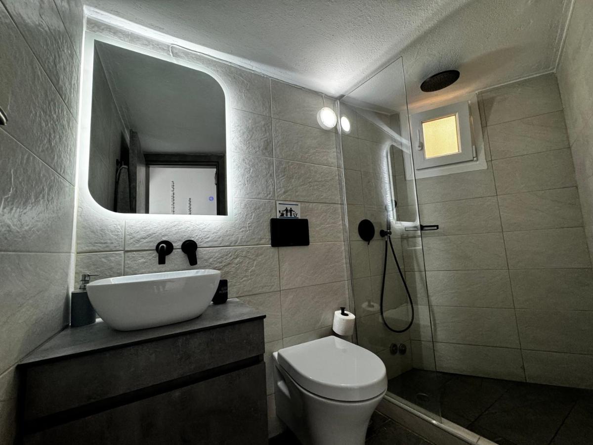 Eris Studios - B&B Adamantas