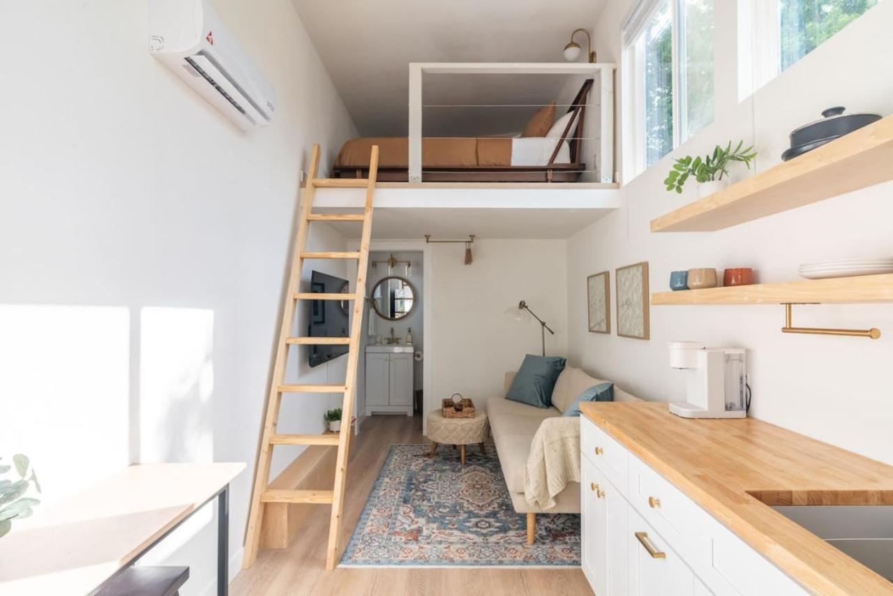 BoHo Tiny Home - Walkable to the Best of East Austin - B&B