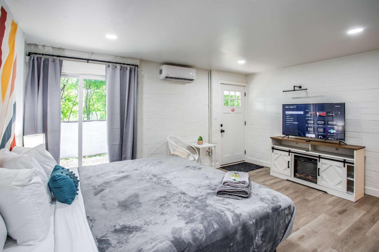 Newly Renovated Bright Studio - B&B