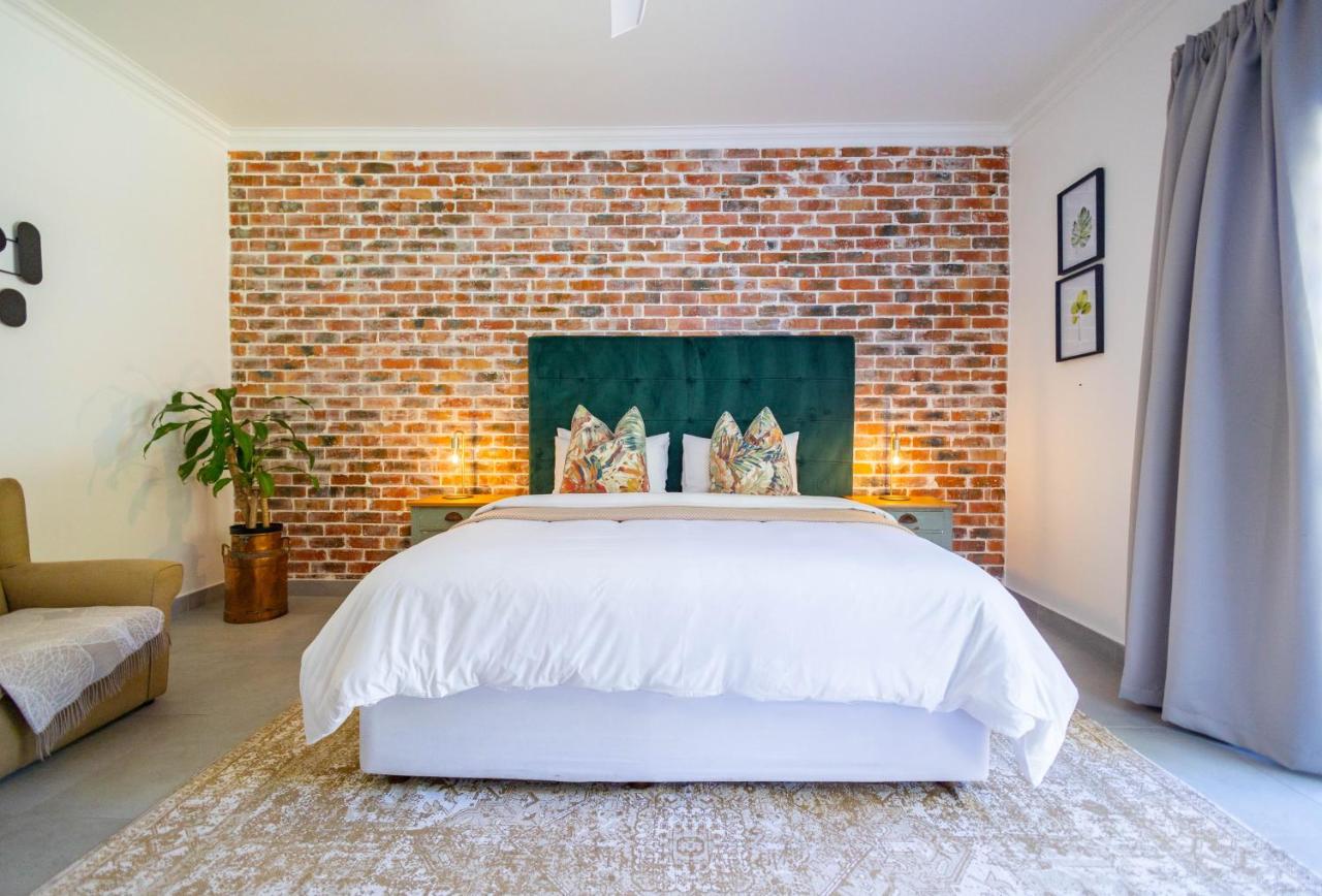 Zweibettzimmer mit Poolblick