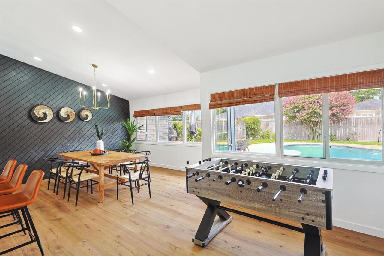 4-BD Serene Hideaway w Pool Foosball and Patio - B&B Dallas