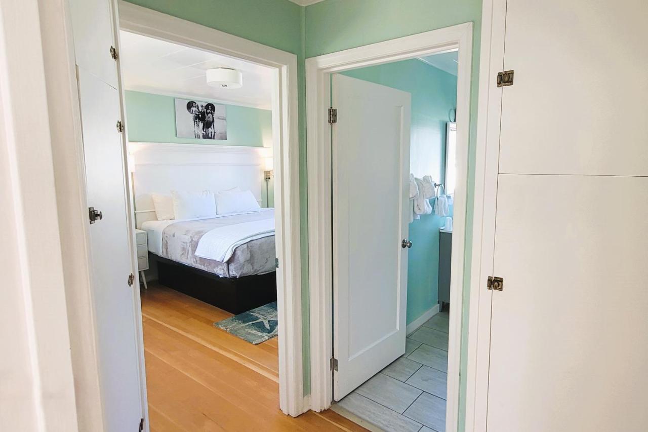 One Bedroom Cottage with Full Kitchen
