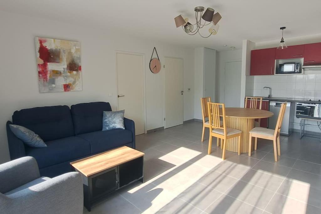T2 Charmant, spacieux parking privé tram et metro - B&B
