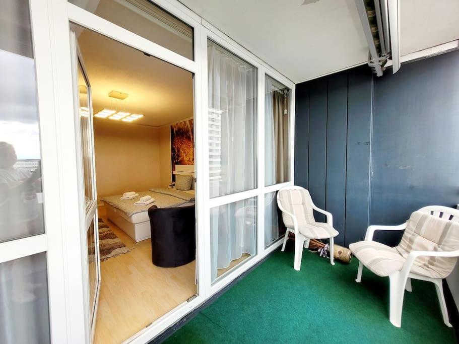 2- Zimmer, 4Pers, direkt neben Einkaufszentrum, Hbf - B&B