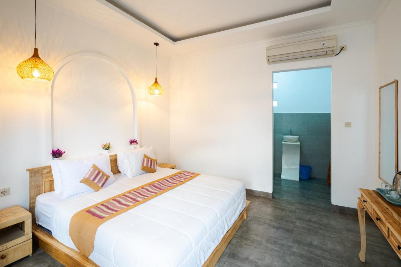 Deluxe Room (2 Adults + 1 Child)