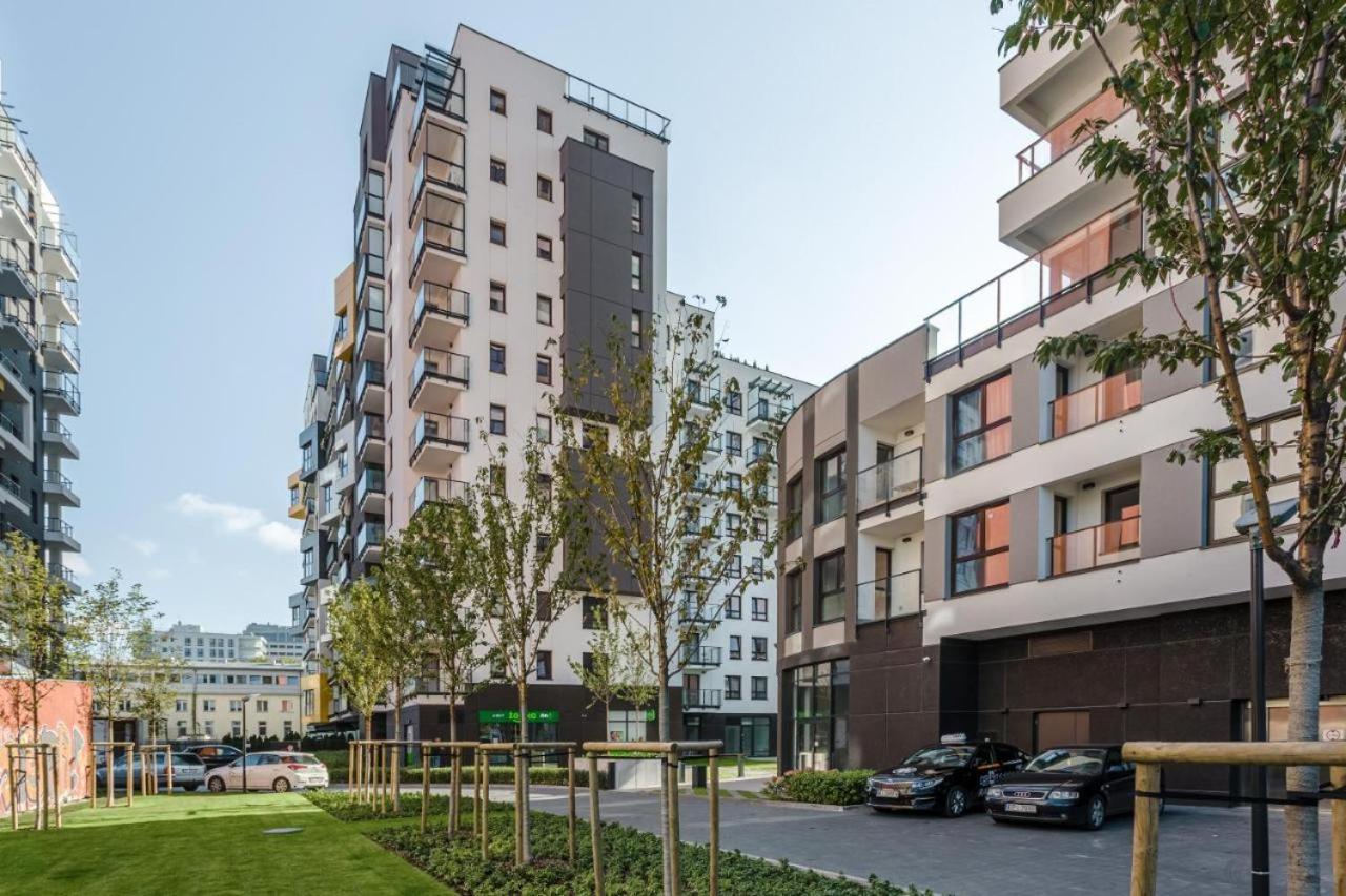 Urban Gem with private parking, relaxing balcony at Metro Station, only 10 min to city centre - B&B
