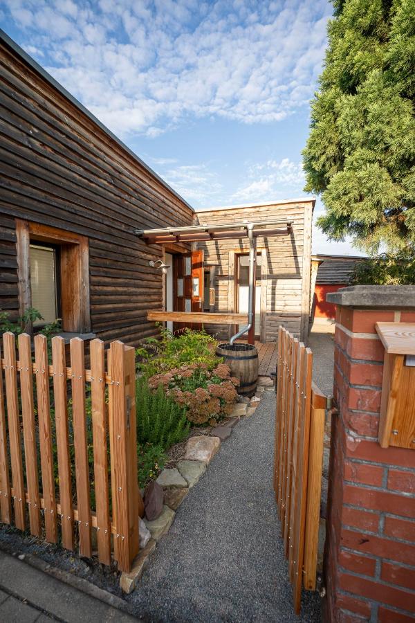Haus unterm Mammutbaum - Elberadweg - B&B