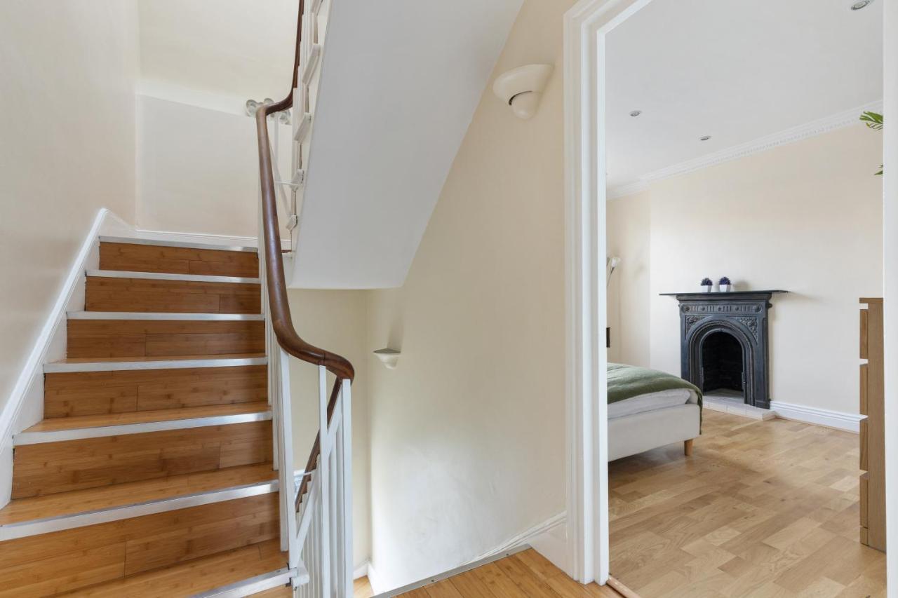 Parea Living - Spacious 4 Story House, Families, Big Groups - Chambres d'hôtes Londres