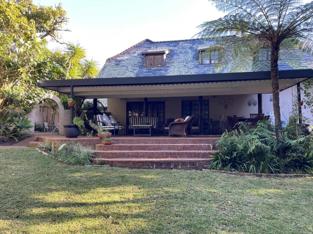 Mongoose Manor BnB - Bed and Breakfast Sunridge Park