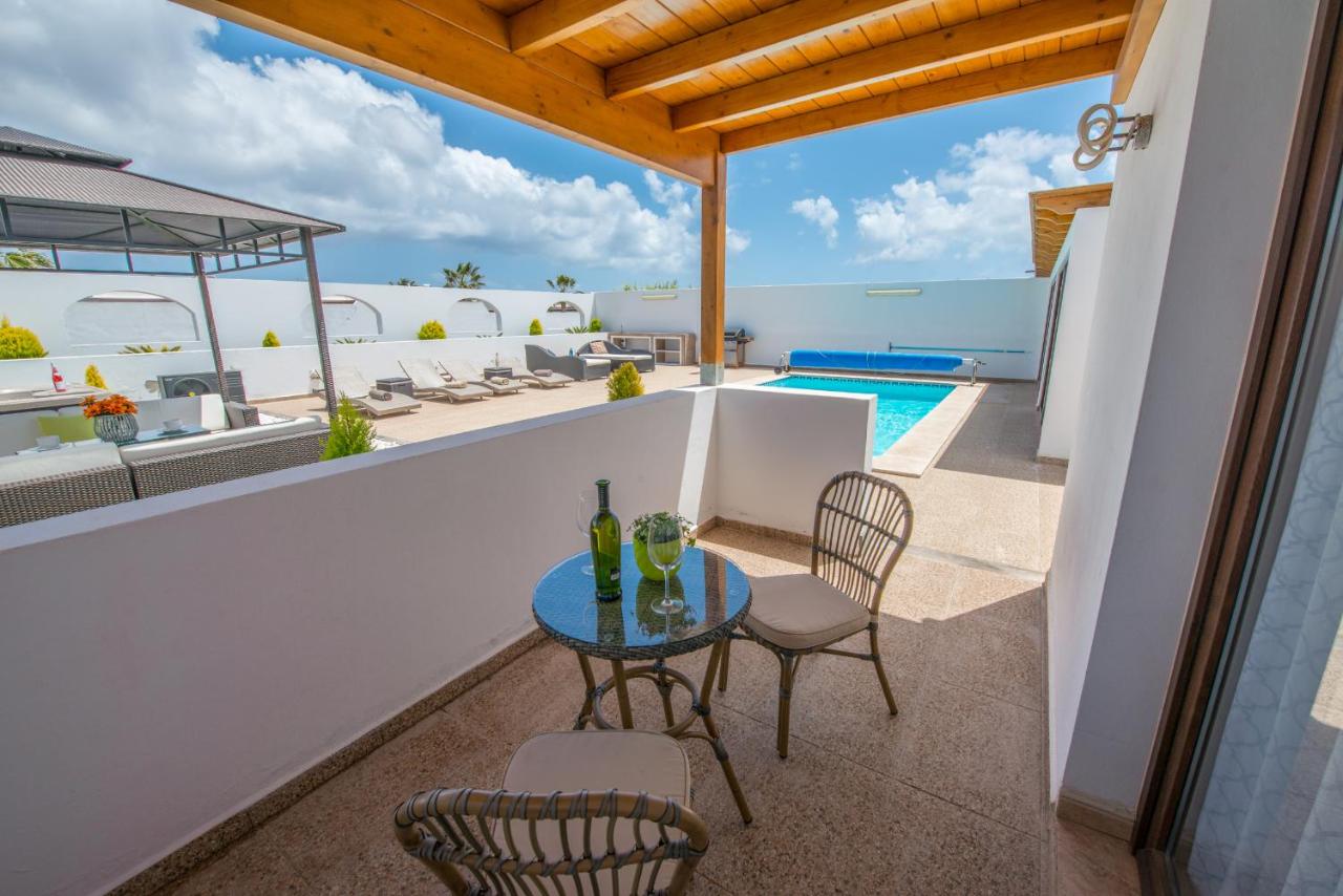 Villa Bonilla con piscina climatizada y jacuzzi - B&B Playa Blanca