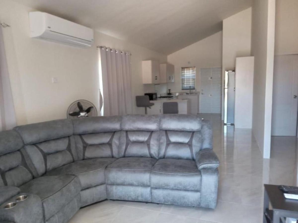 Beach-view 2 Bed Apartment Sleeps 4 - Free parking - B&B Discovery Bay