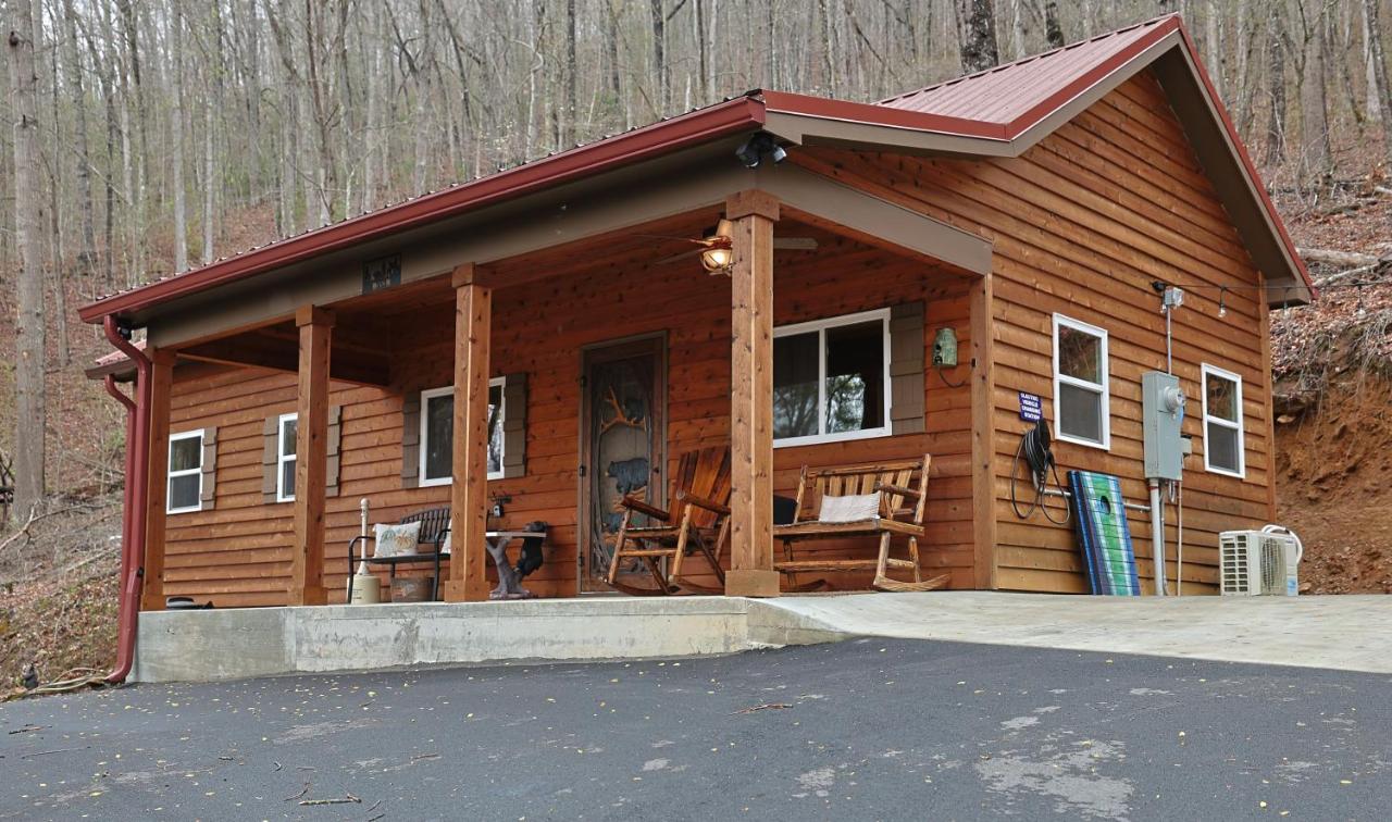 Couple Retreat Cabin-near Smoky Mountain Railroad-Hot Tub - B&B