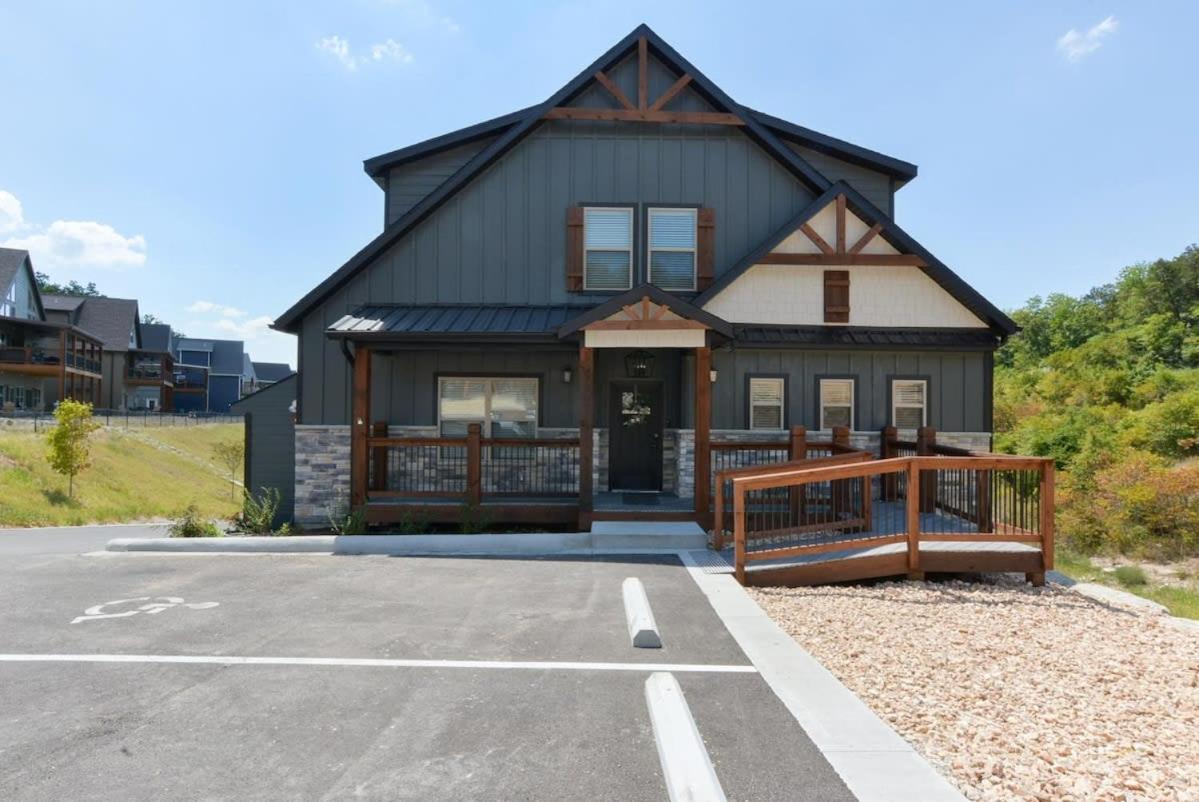 Journey's Remedy -Lake View Sleeps 30 - B&B