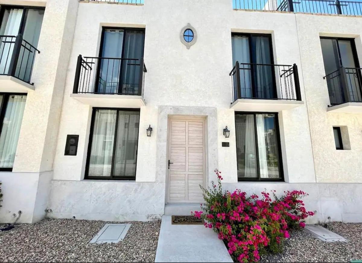 Luxury Getaway: Pool, jacuzzi & private balcony - Chambres d’hôtes