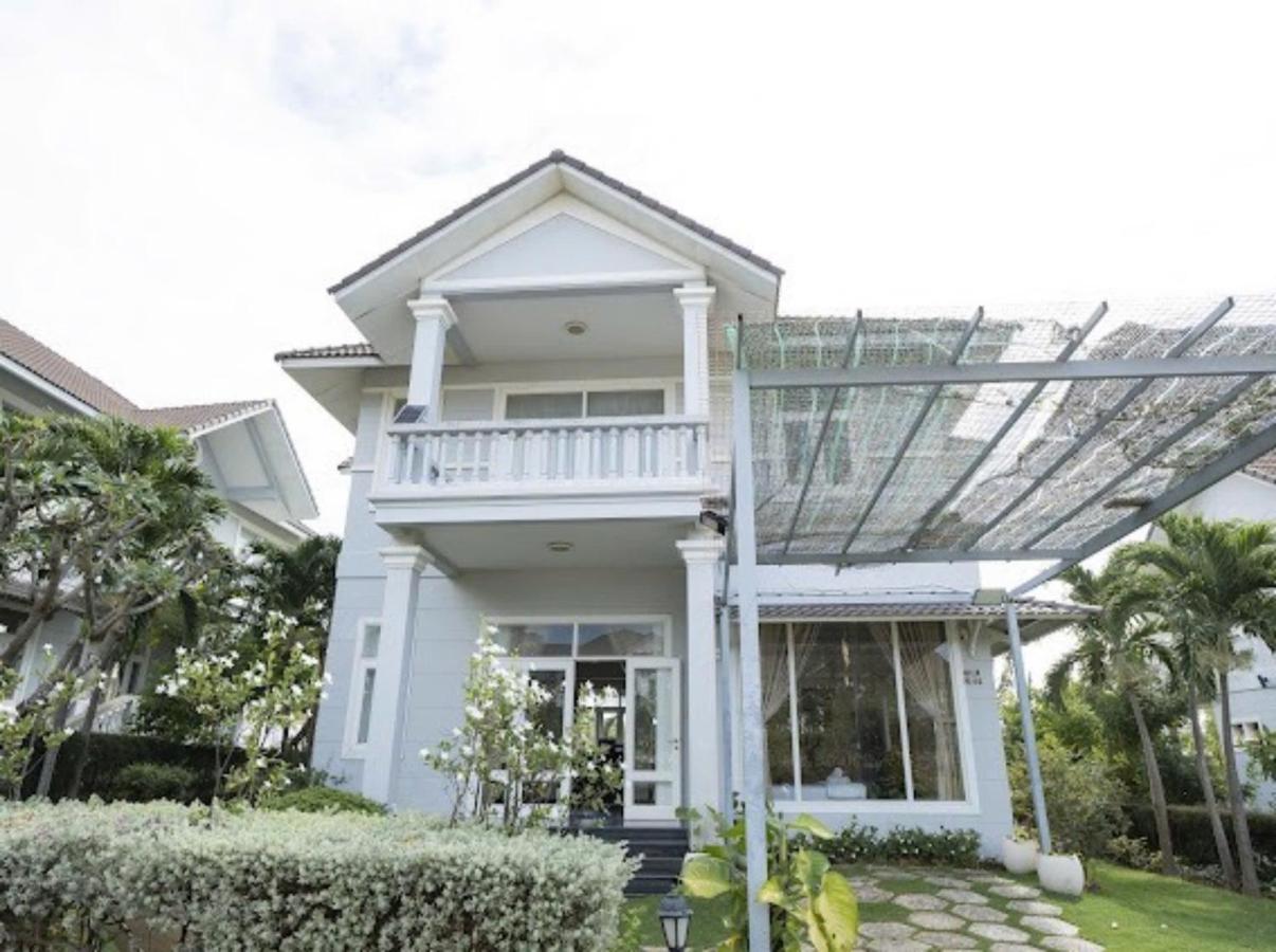 Villa with Garden View