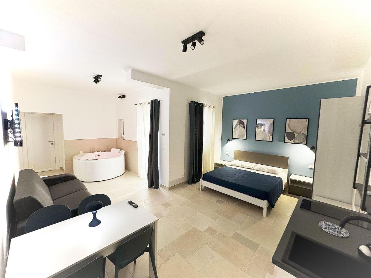 Queen Suite with Spa Bath