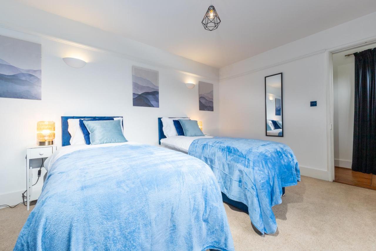 Entire 5 Bed House - Contractors, Family's & More - Free Parking - B&B