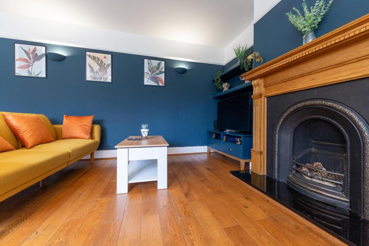 Entire 5 Bed House - Contractors, Family's & More - Free Parking - Chambres d'hôtes Hatfield