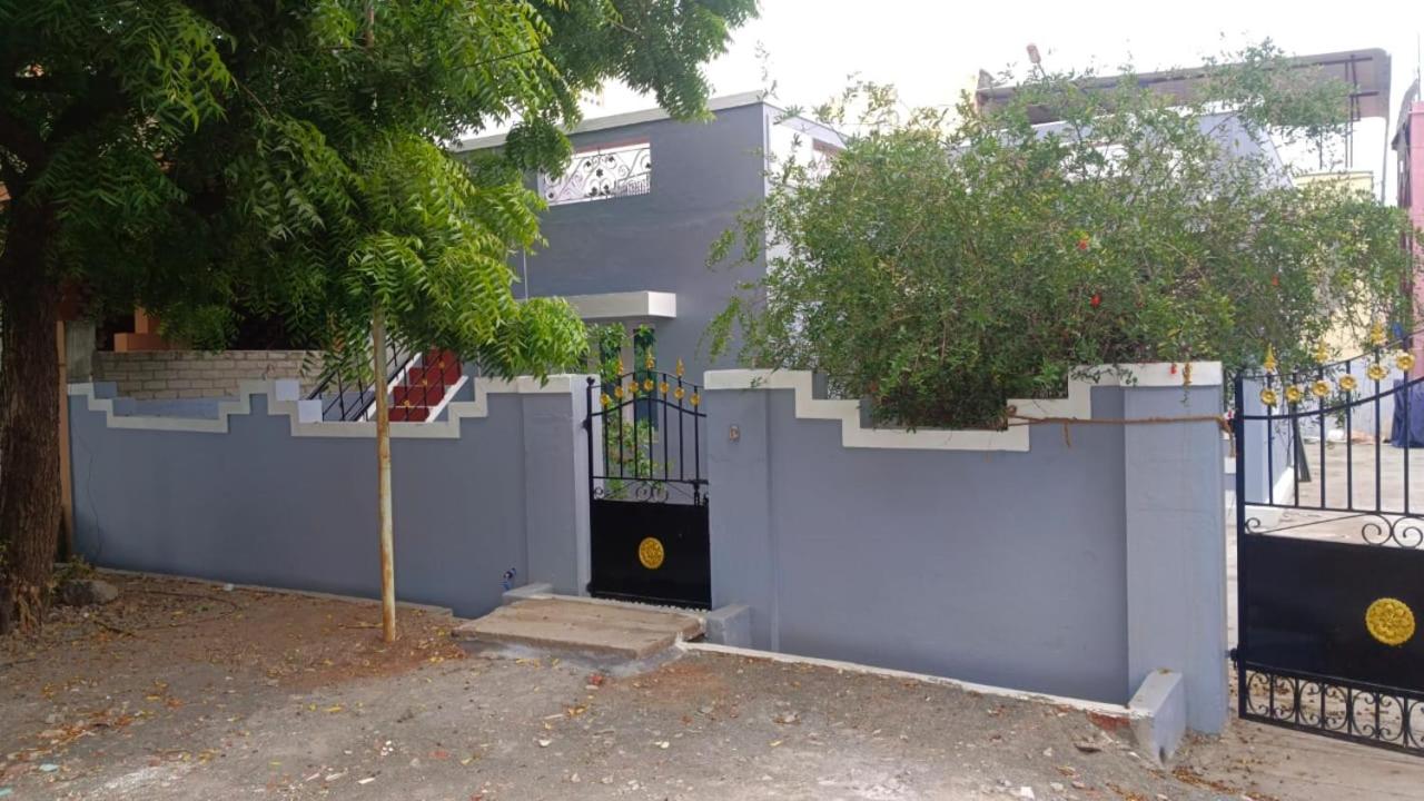 Madurai Koodal Nagar Homestay - Bed and Breakfast