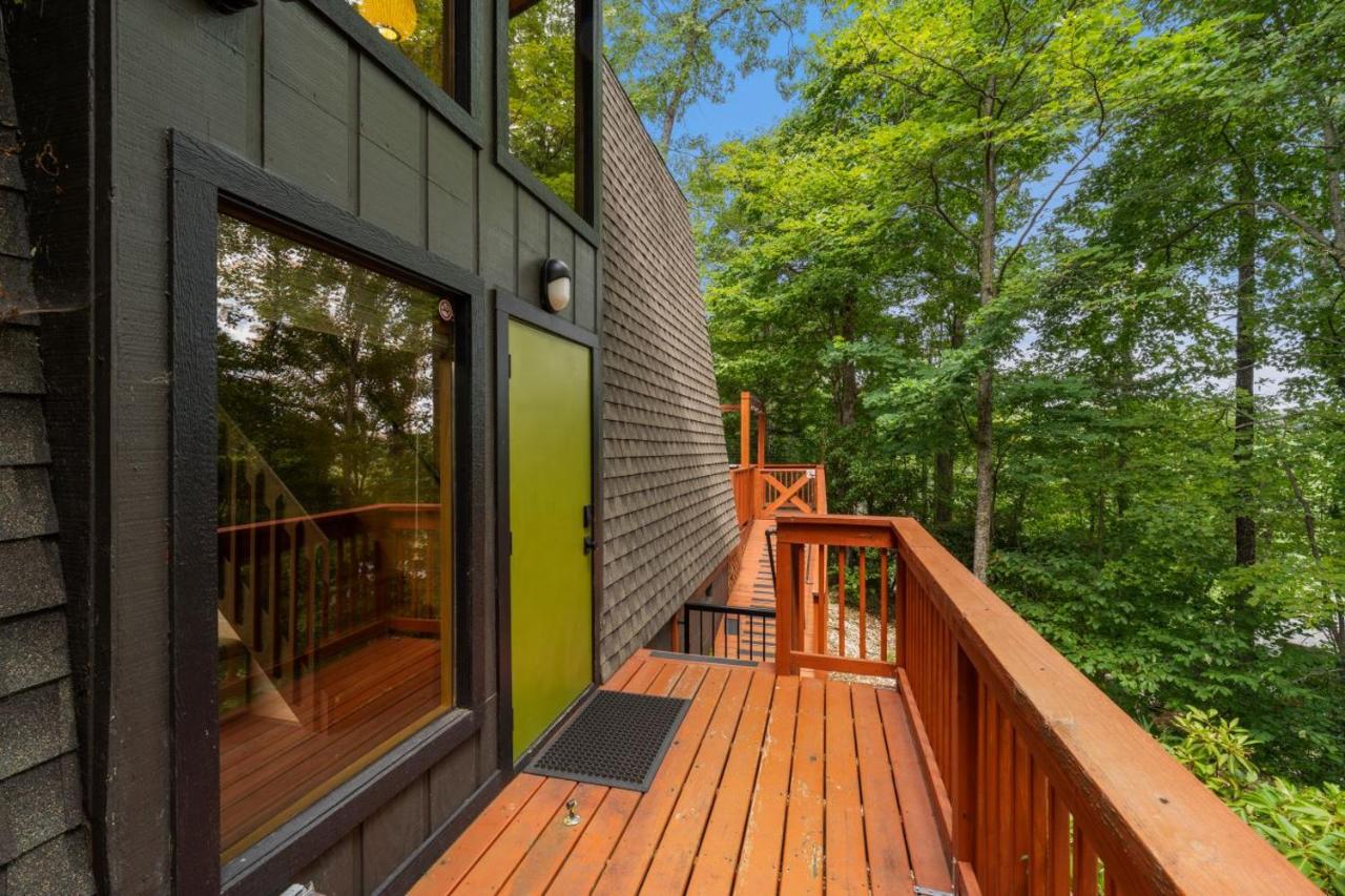 Treetops Chalet - 3bd/2bt Boutique Cabin w/Mt Leconte views in Gatlinburg - Chambres d’hôtes Gatlinburg