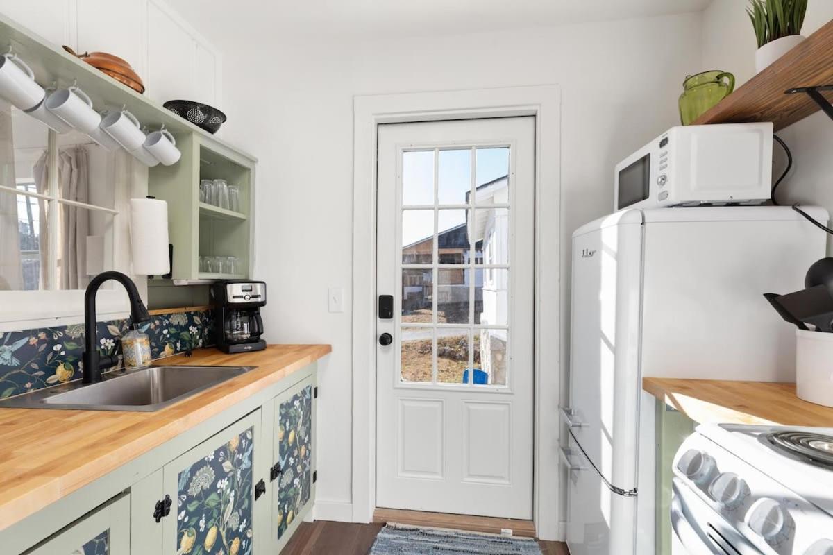 Adorable Lakefront Cottage - Rockaway Beach - B&B Rockaway Beach