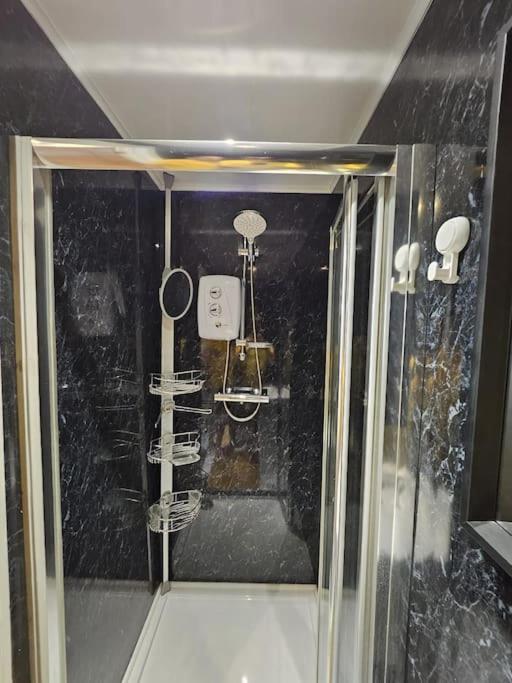 Spacious Guest Suite - Harrow - B&B London