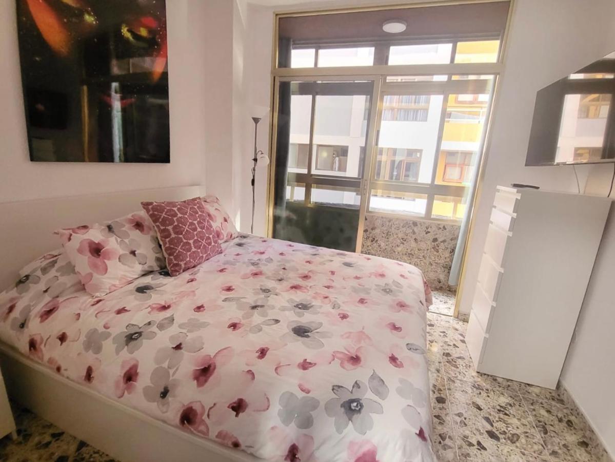 Affordable holiday accommodation for large families and groups at Las Canteras beach with 3 Bedrooms and Free Parking - Chambres d'hôtes Las Palmas de Gran Canaria