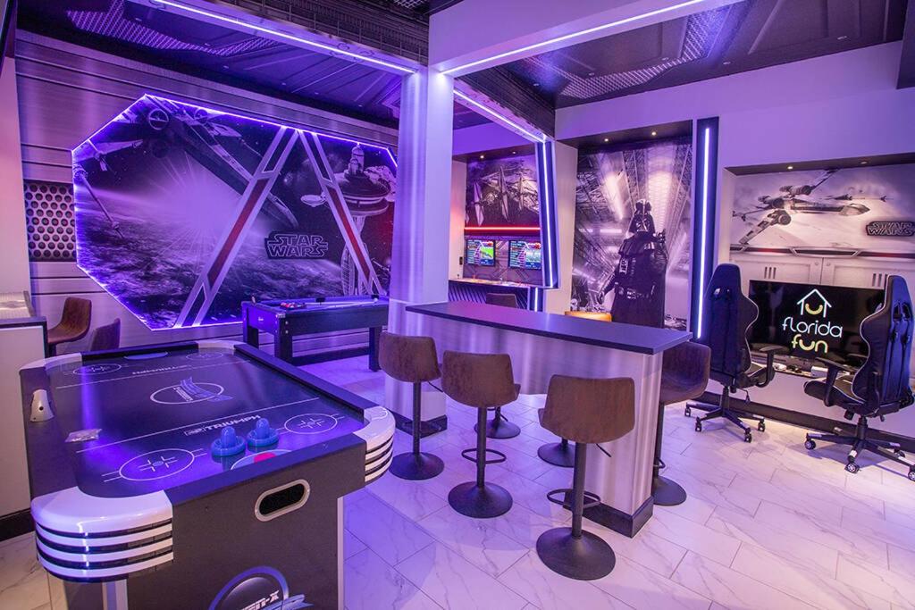 New Home 8 Bedrooms and 5 Bathrooms At Storey Lake - B&B Kissimmee