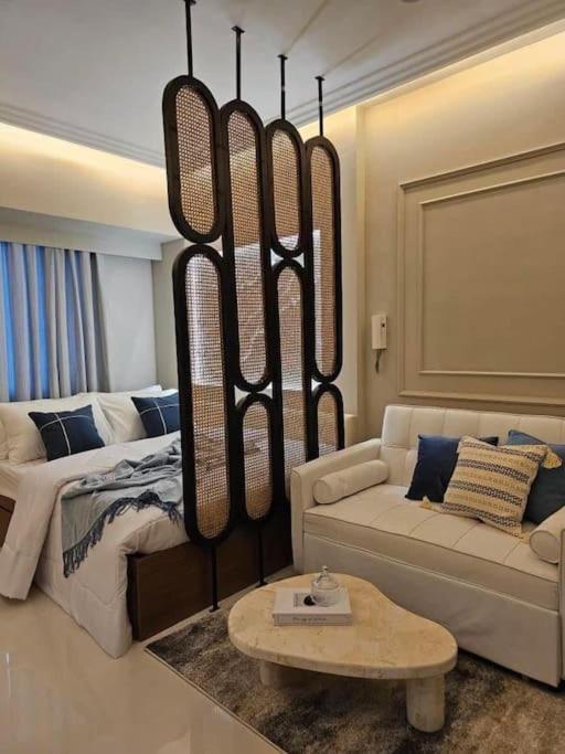 200mbps WiFi, Luxury condo near Ayala - B&B