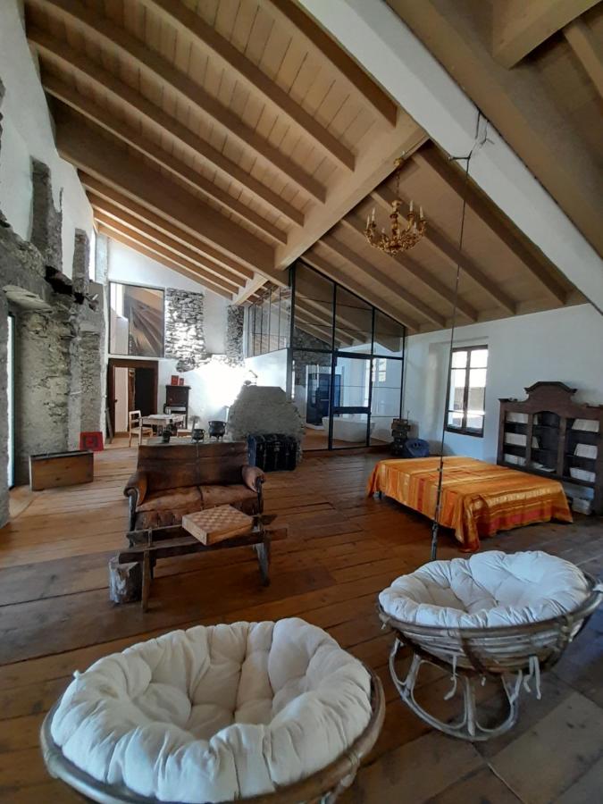 Kamer met Kingsize Bed en Uitzicht op de Bergen
