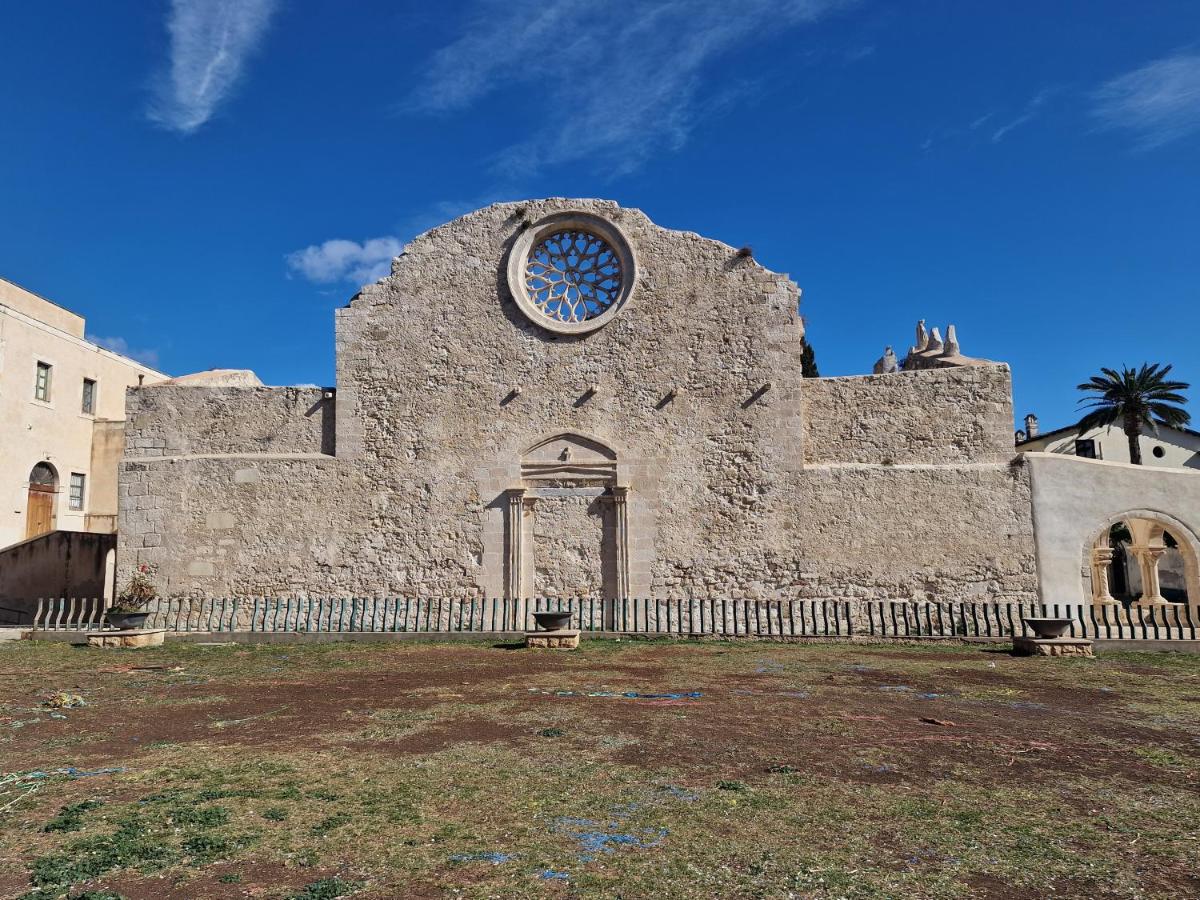 SAMI Rooms Due - Teatro a 400 mt - Ortigia a 1500 mt - - B&B Siracusa